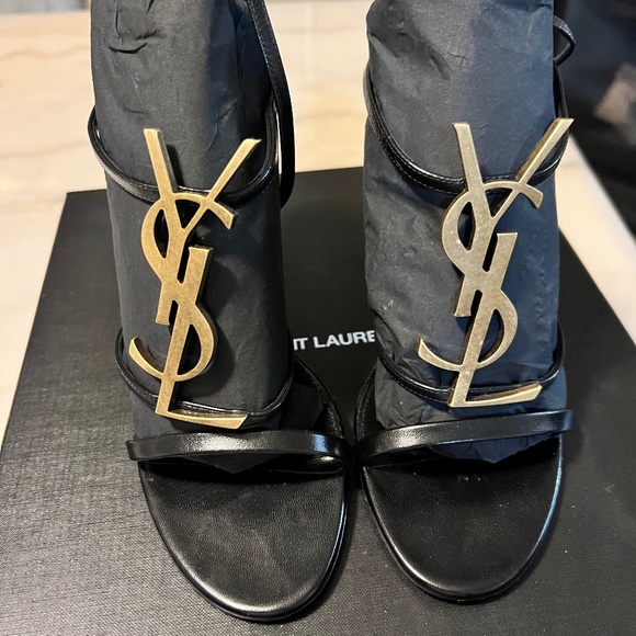 AUTHENTIC YSL CASSANDRA GOLD SIZE 9.5 - Picture 1 of 5